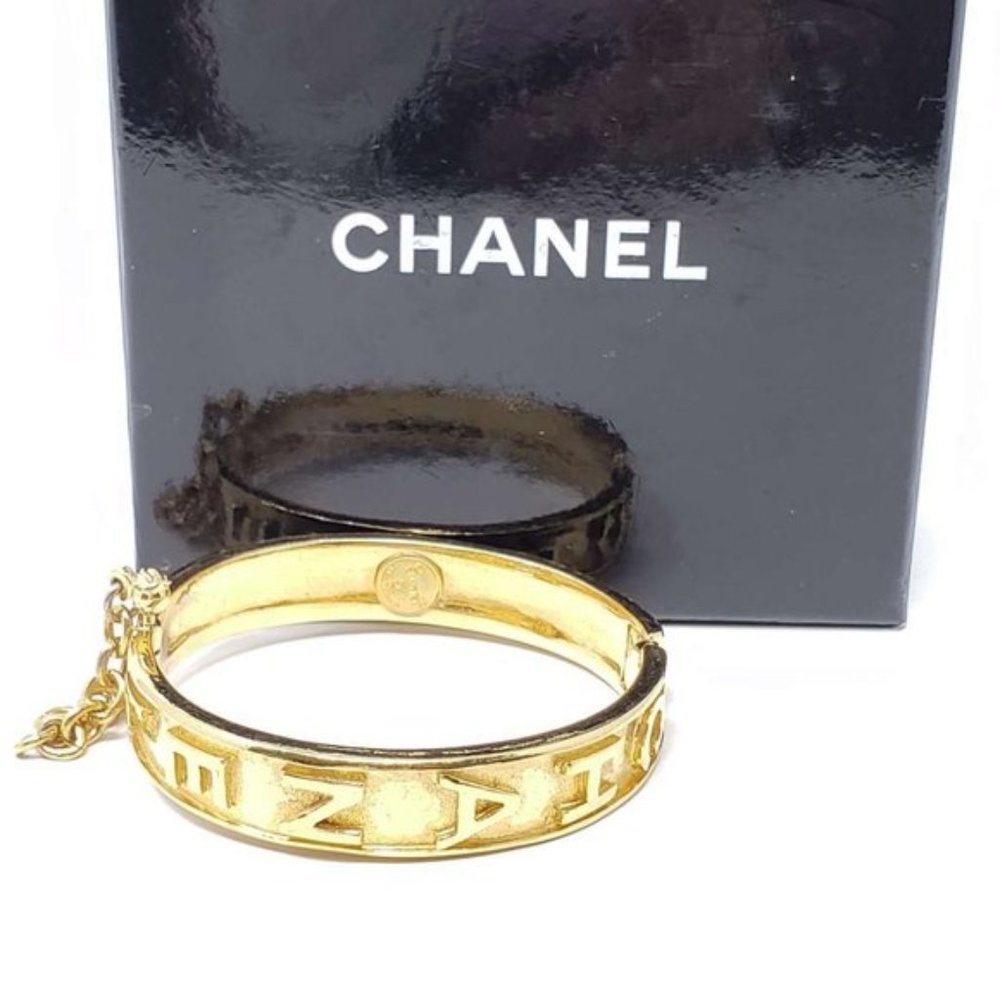 AUTH CHANEL VINTAGE LOGO LETTER BANGLE BRACELET - Picture 1 of 7